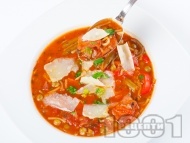 Минестроне - италианска зеленчукова супа с грах, зелен боб, домати, шунка и фиде
